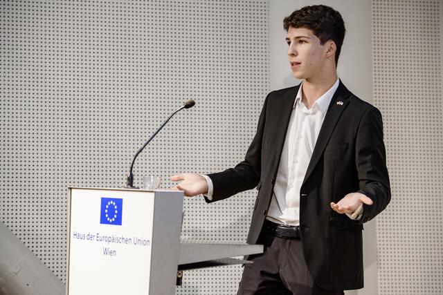 Preisträger Benedikt Magnes | Foto: Zentrum polis/ Horst Docka