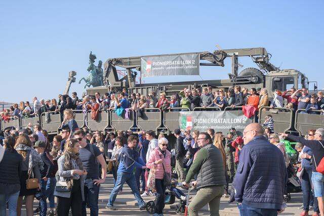 Am Nationalfeiertag gibt es wieder eine öffentliche Leistungsschau am Heldenplatz. (Archiv) | Foto: René Brunhölzl