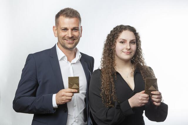 Nina Schneider, Steuerassitentin mit Martin Pommer, Dienststellenleiter Finanzamt Leibnitz | Foto: Foto Fischer