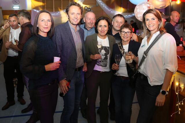 Die Gäste feierten für den guten Zweck. | Foto: Mandl