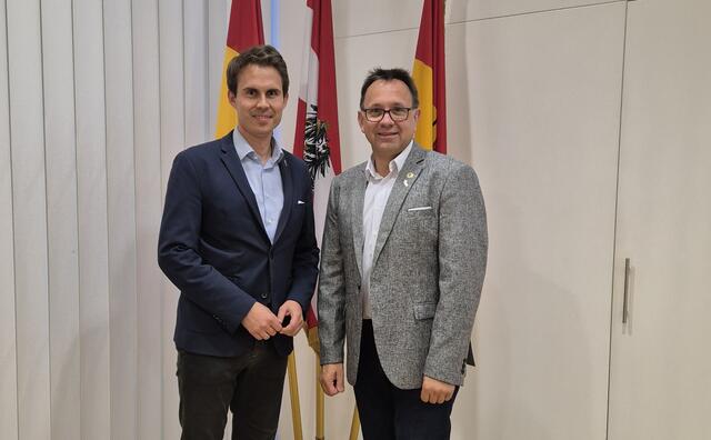 Bürgermeister David Venus (links) gratulierte seinem SPÖ-Gemeinderatskollegen Thomas König zur Wahl zum Zweiten Vizebürgermeister. | Foto: SPÖ