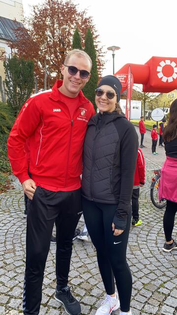 Matthias Doberer mit Freundin Anna, mit der er bereits 2023 beim "Kapso 6er-Tragerl-Lauf" am Start war. | Foto: Doberer