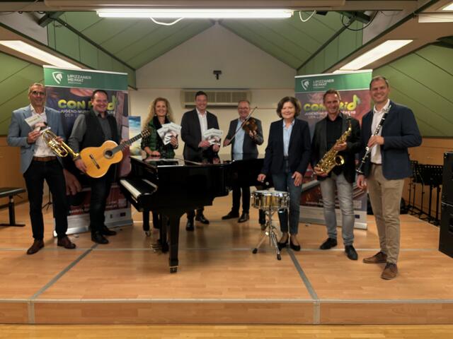 Con brio (v. l.): Wolfgang Jud, Roman Neumann, Elfriede Pfeifenberger, Jochen Bocksruker, Bernd Osprian, Stefanie Galler, Gernot Kollmützer und Peter Lidl | Foto: Almer