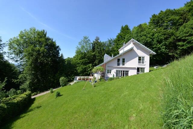 Steigende Baukosten und die Auswirkungen der Inflation beeinflussen nicht nur die Kaufpreise, sondern auch die Entscheidungen der Käufer hinsichtlich des Neubaus von Einfamilienhäusern. | Foto: Remax