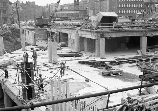 Gleisverlegungsarbeiten am Karlsplatz für den U-Bahnbau am 21. März 1973. | Foto: Wiener Linien