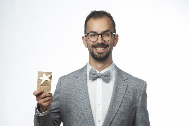 Strahlt: Richard Senekowitsch, Meister für Karosseriebau- und Karosserielackiertechniker | Foto: Foto Fischer