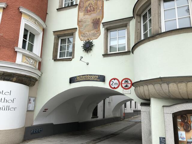 Ein Bogen mit Geschichte: der Schwibbogen in Grieskirchen. | Foto: Mittermayr/BRS