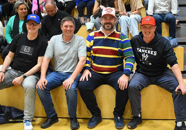 Fans vom Fußball, Baseball und Eishockey - beim Basketball in der Kufstein Arena. | Foto: Schwaighofer
