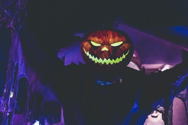 Zu Halloween finden im Bezirk Deutschlandsberg zahlreiche schaurige Veranstaltungen statt. | Foto: Kenny Eliason/unsplash