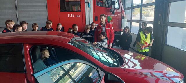 Ein Erste-Hilfe-Kurs wurde von der Feuerwehrjugend der FF Pressbaum absolviert. | Foto: FF Pressbaum