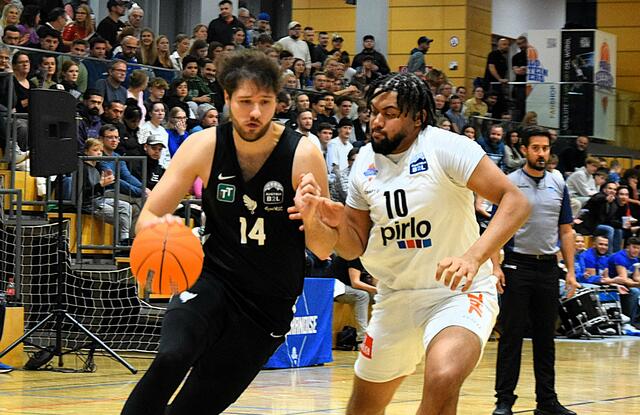 Pirlo Kufstein Towers (weiß) - Swarco Raiders (schwarz); Endstand: 61:65  | Foto: Schwaighofer
