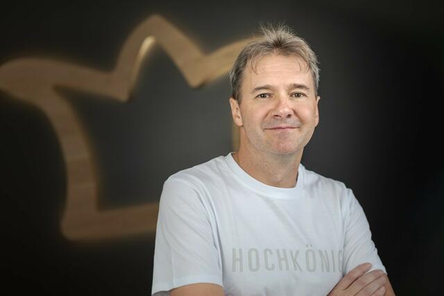 Bernhard Burger recherchierte und schrieb drei Jahre am Buch "Die Geschichten der Kameraden aus Dienten: Von Krieg und Frieden". | Foto: TVB Hochkönig