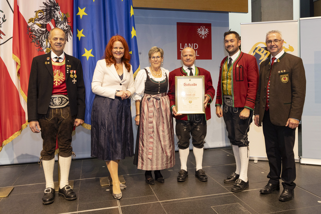 Reinhard Lieb von der BMK Weerberg: 60-jährige Mitgliedschaft.  | Foto: Land Tirol/die Fotografen