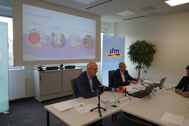 Martin Engelmann und Andreas Haidinger bei dem diesjährigen Bilanzfrühstück.  | Foto: Simon Haslauer