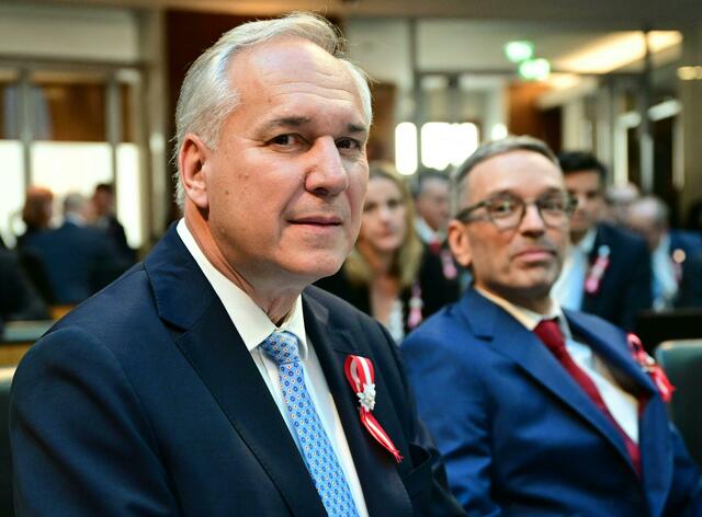 Die Nominierung von Walter Rosenkranz (FPÖ) als Nationalratspräsident sorgte im Vorfeld für Aufregung. Schlussendlich sprach ihm jedoch die Mehrheit der Abgeordneten das Vertrauen aus. | Foto: ROLAND SCHLAGER / APA / picturedesk.com 