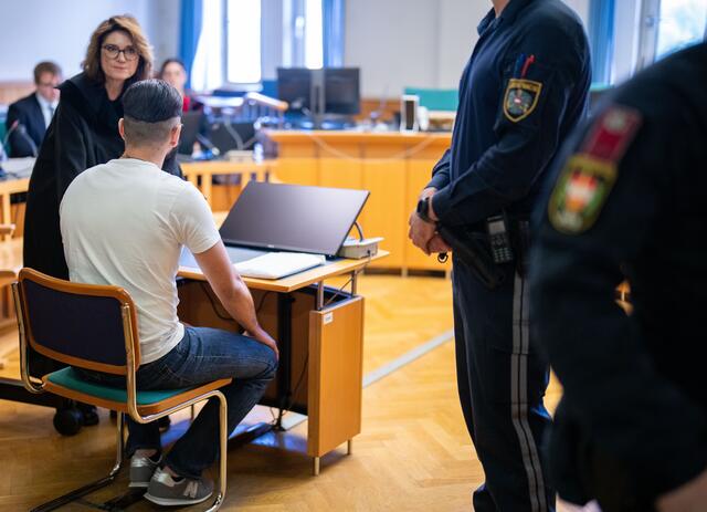Im Fall eines im vergangenen Februar in Wien mutmaßlich an den Folgen eines Schütteltraumas gestorbenen Babys musste sich der Vater am wegen Mordes am Wiener Landesgericht verantworten. | Foto: GEORG HOCHMUTH / APA / picturedesk.com