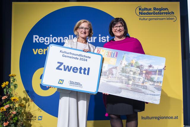 Landeshauptfrau Johanna Mikl-Leitner und Zwettls Vizebürgermeisterin Andrea Wiesmüller (r.). | Foto: Daniela Matejschek