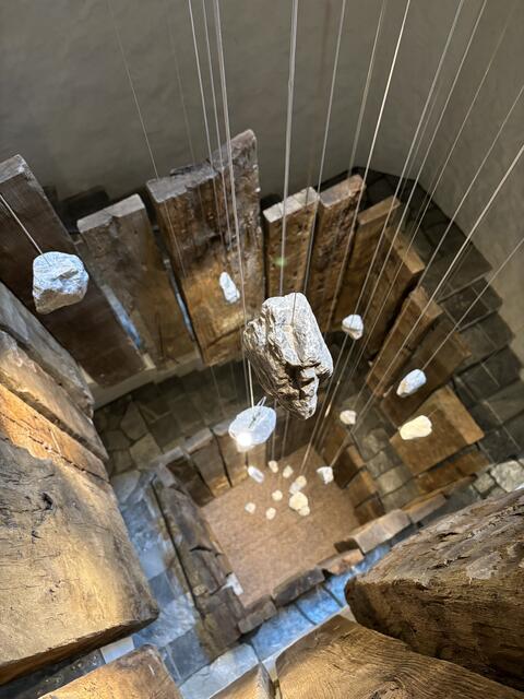 Das Stiegenhaus im eriro. Einen Lift gibt es natürlich auch. | Foto: Reichel