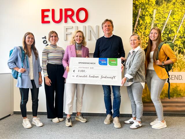V. links: Isabella Graf (Eurobike), Julia Preinerstorfer (Marketing Eurofun), Verena Sonnenberg (Geschäftsführung Eurofun), Hannes Herbst (Leiter der Gruppe Kinder- und Jugendhilfe an der Bezirkshauptmannschaft Salzburg Umgebung), Christine Koch (Sozialarbeiterin) und Sabrina Huber (Kundenberatung Eurohike). | Foto: Eurofun Touristik