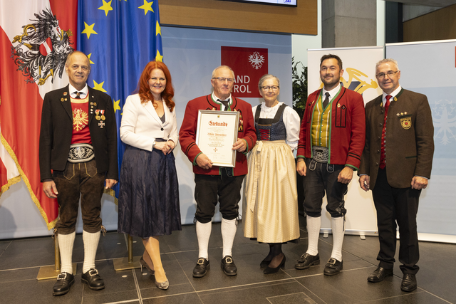 Albuin Unterlechner von der BMK Weerberg ist seit 60 Jahren bei der Musik.  | Foto: Land Tirol/die Fotografen