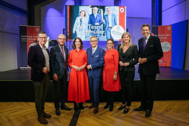 von links: WB-Salzburg-Direktor Kurt Katstaller, Landeshauptmann Dr. Wilfried Haslauer,
WKÖ-Vizepräsidentin Mag. Amelie Groß, WB-Landesobmann Präsident KommR Peter
Buchmüller, NAbg. Mag. Carmen Jeitler-Cincelli, stv. Generalsekretärin des Wirtschaftsbundes
Österreich, NAbg. Tanja Graf sowie Wirtschaftskammer- und Wirtschaftsbund-Österreich-Präsident
Dr. Harald Mahrer.  | Foto: Manuel Horn