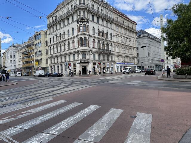 Die Wallensteinstraße in der Brigittenau soll umgestaltet werden, doch der Baustart verzögert sich. | Foto: Marlene Graupner/MeinBezirk