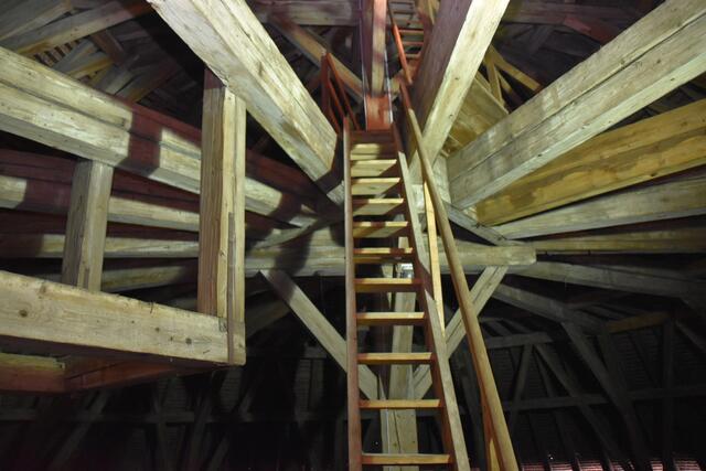 Das im Dachstuhl verbaute Holz stammt aus dem frühen 18. Jahrhundert.  | Foto: Barbara Fluckinger