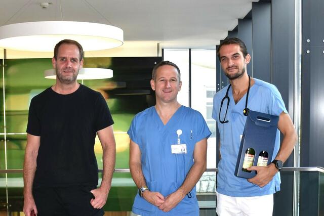 Ärztlicher Direktor Alexander Egger gratuliert seinen Ärzten zu den erworbenen Ausbildungen. v.l.: Christof Asböck, Alexander Egger und Günter Peter. | Foto: LK Scheibbs