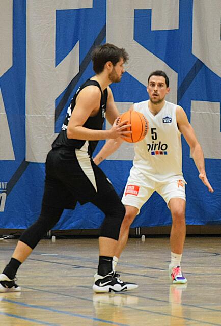 Pirlo Kufstein Towers (weiß) - Swarco Raiders (schwarz); Endstand: 61:65  | Foto: Schwaighofer