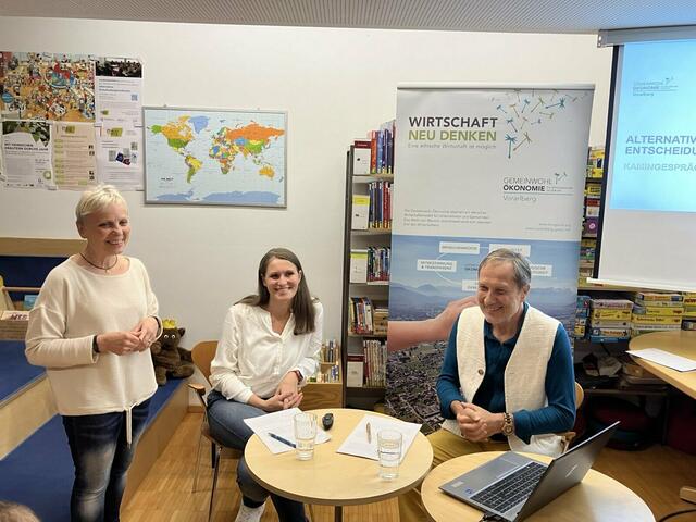 Margit Brunner (Bibliothek Satteins)
Birgit Häusle (Obfrau Salon 13)
Gebhard Moser (Geschäftsführer GWÖ Vorarlberg) | Foto: GWÖ Vorarlberg