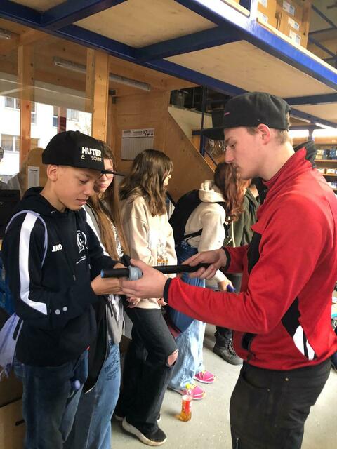 In 15 Betrieben wurden den Schülern unterschiedliche Lehrberufe veranschaulicht. | Foto: privat