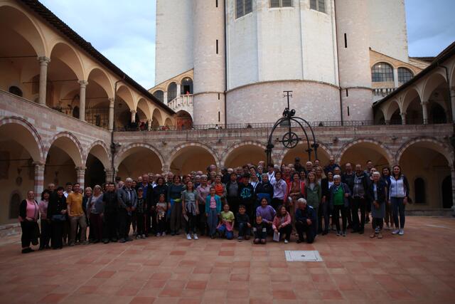 In Assisi wurde ein Gruppenbild gemacht.  | Foto: privat