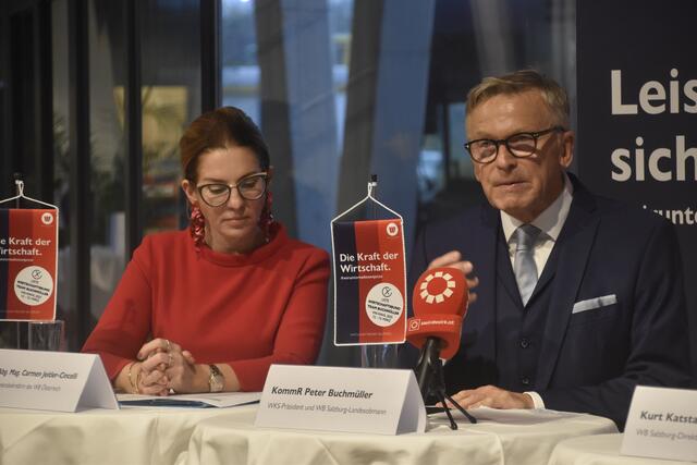 WB Landesobmann Peter Buchmüller (m.), NAbg. Carmen Jeitler Cincelli.  | Foto: Thomas Fuchs