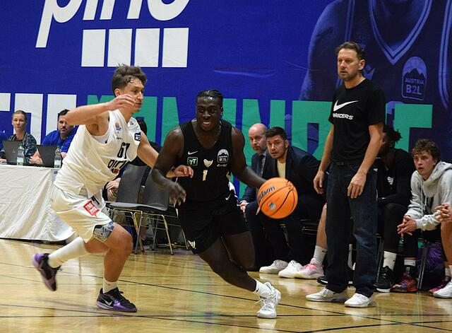 Pirlo Kufstein Towers (weiß) - Swarco Raiders (schwarz); Endstand: 61:65  | Foto: Schwaighofer