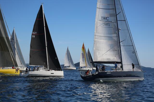 Beim Start lag die "Double Moon" (r.) auf dem ersten Platz. | Foto: sportconsult.at