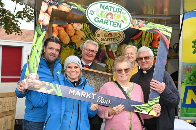 Bgm. Christoph Kainz, Pfarrer Amadeus Hörschläger, Natur im Garten -GF Matthias Wobornik, Regionalleiterin Petra Hirner, Irmgard Strasser und Maria Hösl. | Foto: Natur im Garten