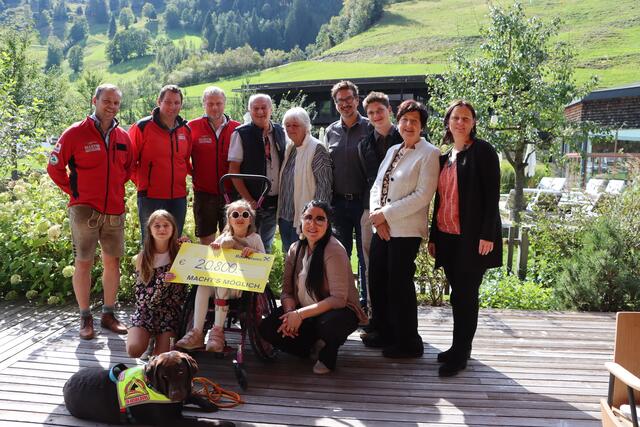 vl. Silbergasser Robert, Gewolf Herbert, Kreuzberger Paul und Familie mit Philomena | Foto: Flugrettung Martin