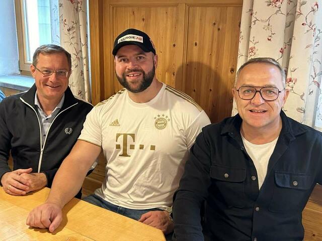 Rieds Bürgermeister Bernhard Zwielehner, Stargast Lukas Weißhaidinger und Gerald Hartl vom Innviertel Tourismus.  | Foto: Zwielehner