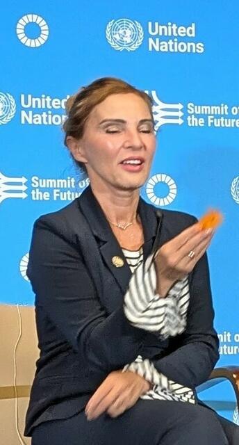 Tatjana Christelbauer
UN Summit of the Future NYC 2024 ,
Orange Feather Initiative,
ACD-Agency for Cultural Diplomacy | Foto: Tatjana Christelbauer