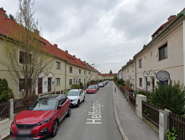 Zeugen bemerkten Freitagfrüh, 25. Oktober, einen Brand in einem Keller in der Helfertgasse. (Archiv) | Foto: Screenshot Google Maps