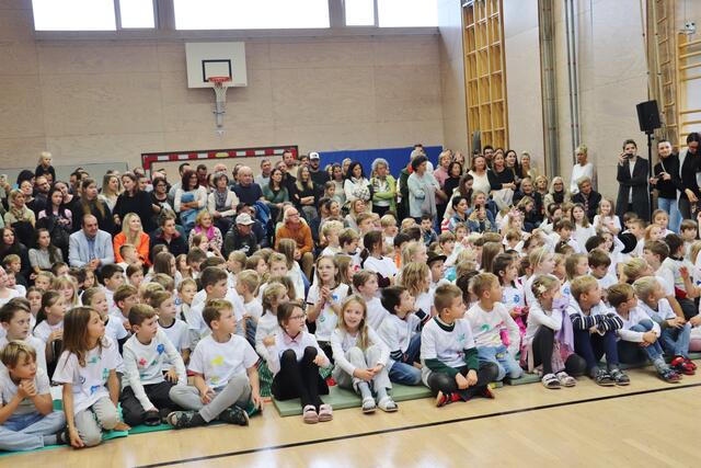 Bevor es in die Herbstferien ging, feierten die Kinder der VS Fernitz ein Afrika-Fest | Foto: Edith Ertl