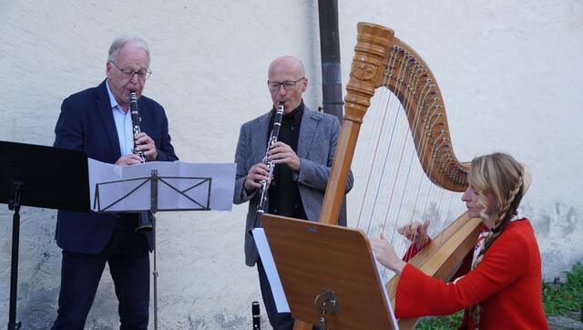 Die musikalischer Umrahmung von Heidi Cortez-Reicher an der Harfe und Karl Müller und Georg Winkler, jeweils mit der Klarinette. | Foto: Johannes Brandner