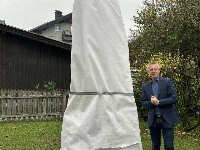 Bürgermeister Grubinger verliert einige Worte zum Wartenfelser Kristall. | Foto: Simon Haslauer