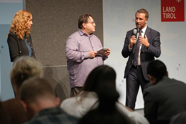 LHStv Georg Dornauer: „Für mich ist der öffentliche Raum nicht nur ein physischer Ort, sondern auch die Bühne für gesellschaftliche Prozesse, die den öffentlichen Diskurs prägen." | Foto: © Land Tirol/Dorfmann