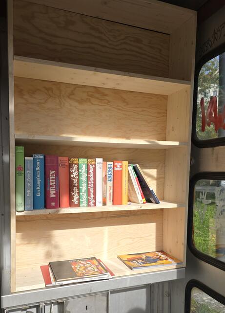 Die Bücherbox am Kardinal-Nagl-Park wurde repariert | Foto: Foto: CulturaLatina