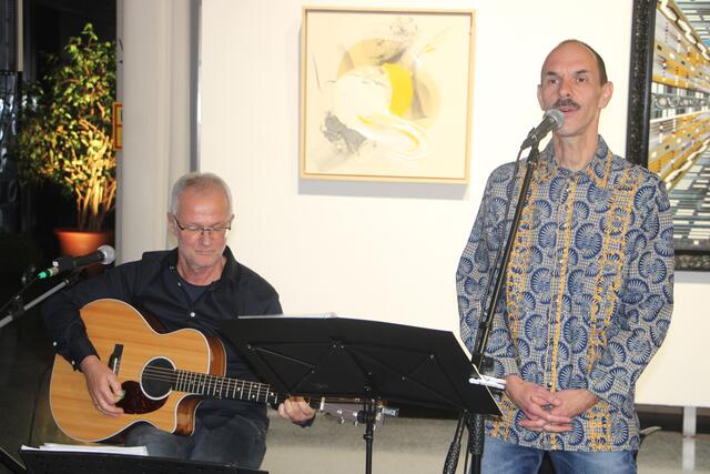 Die Musik zur Vernissage kam von Herbert Felber und Wolfgang Sang. | Foto: MeinBezirk/Hofmüller