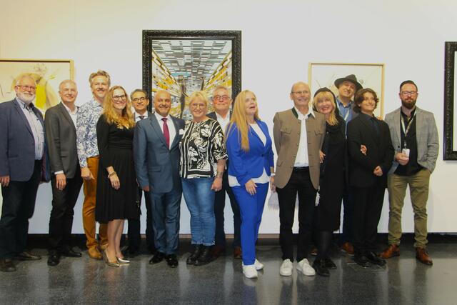 Die Ausstellungsmacher der Euro Vistas freuten sich, die Ausstellung in die Steiermark zu bekommen. | Foto: MeinBezirk/Hofmüller