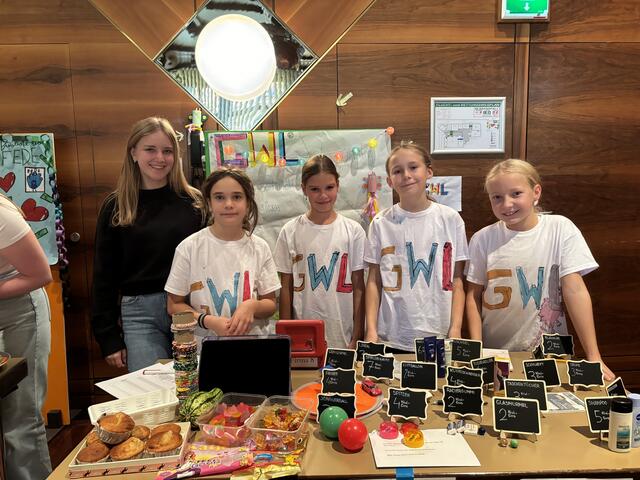 Die Kids waren mit großer Freude bei der Sache und versuchten sich als Jungunternehmer.
