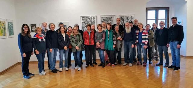 Die Drucker und Druckerinnen des Symposiums GRENZENLOS mit Mag. Elke Strauss (AVB) und Stefan Jandl (Kulturstadtrat Amstetten)