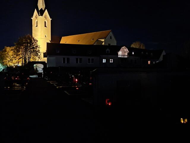 Abendstimmung am Friedhof in Wieselburg. | Foto: Stefanie Machtinger
